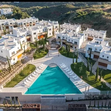 Syl Semi Detached House Btw The Mountains And Sea